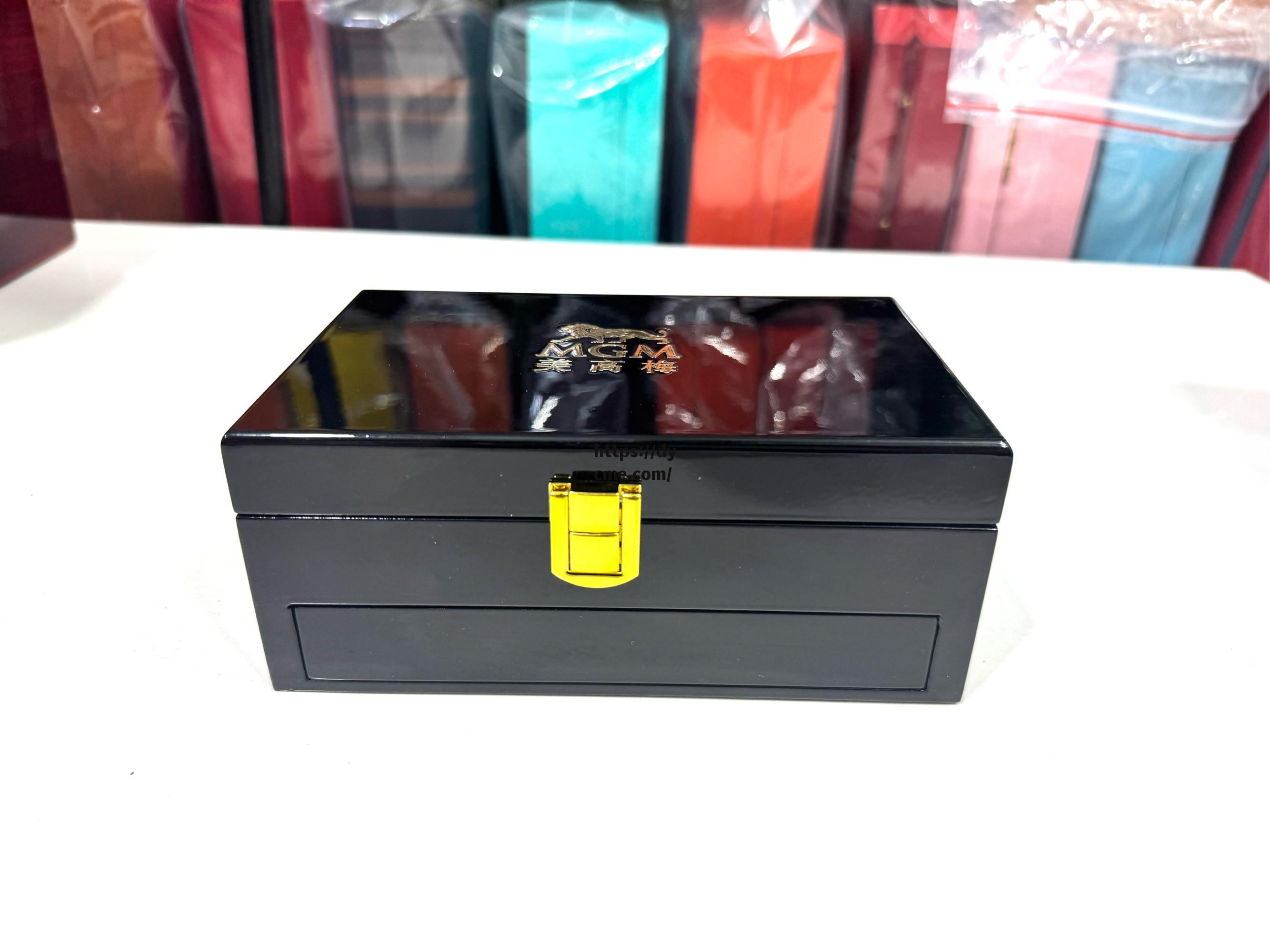 包含免费产品精品综合的词条